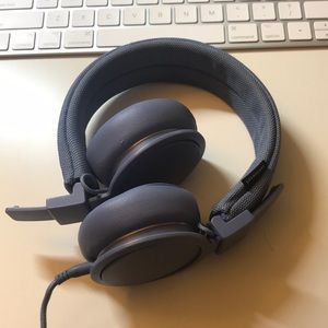 Urbanears light purple earphone